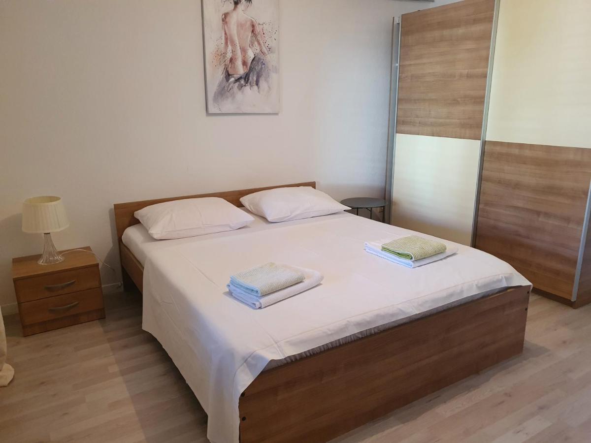 Apartman Luka Apartment Sinj Exterior foto