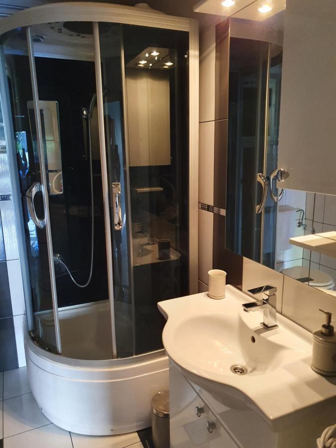 Apartman Luka Apartment Sinj Exterior foto