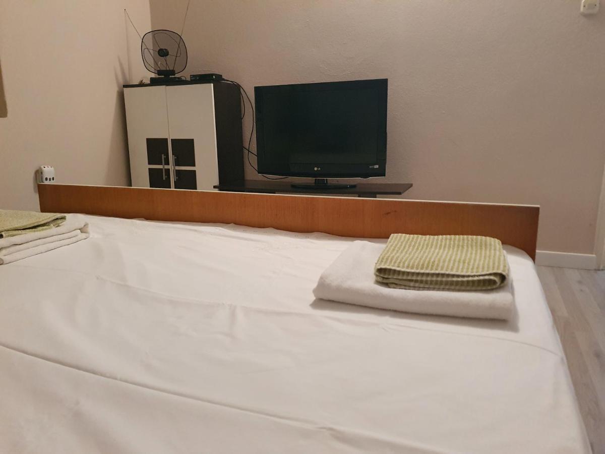 Apartman Luka Apartment Sinj Exterior foto